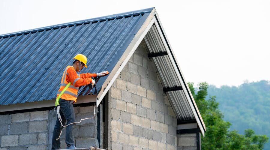Professional gutter cleaning in Cicero, IN